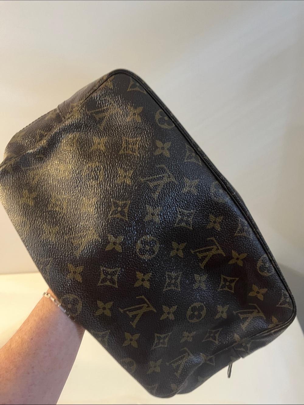 Louis Vuitton Trousse Monogram Cosmetic Pouch with Beige Interior - Picture 7 of 12